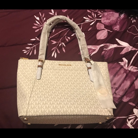 Michael Kors Handbags - Michael Kors Vanilla Ciara Large Tote